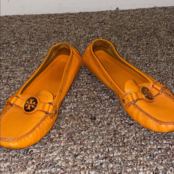 Womens Tory Burch Orange Stamped Leather Driving Loafer Flats - Picture 2 of 10